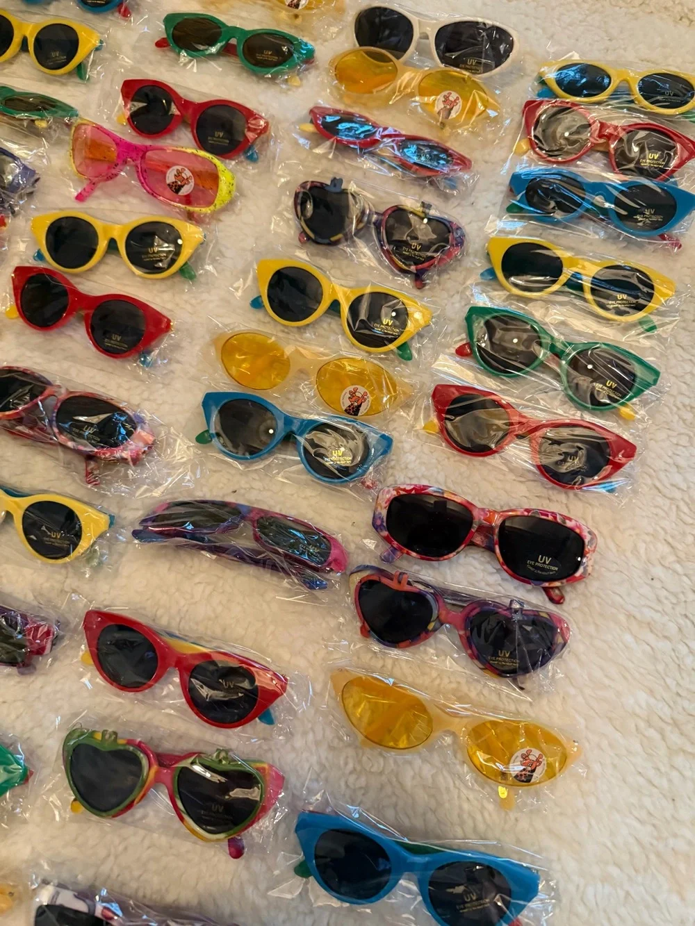 VINTAGE WHOLESALE LOT! 50 90’s Retro Childrens Sunglasses NEW 72602